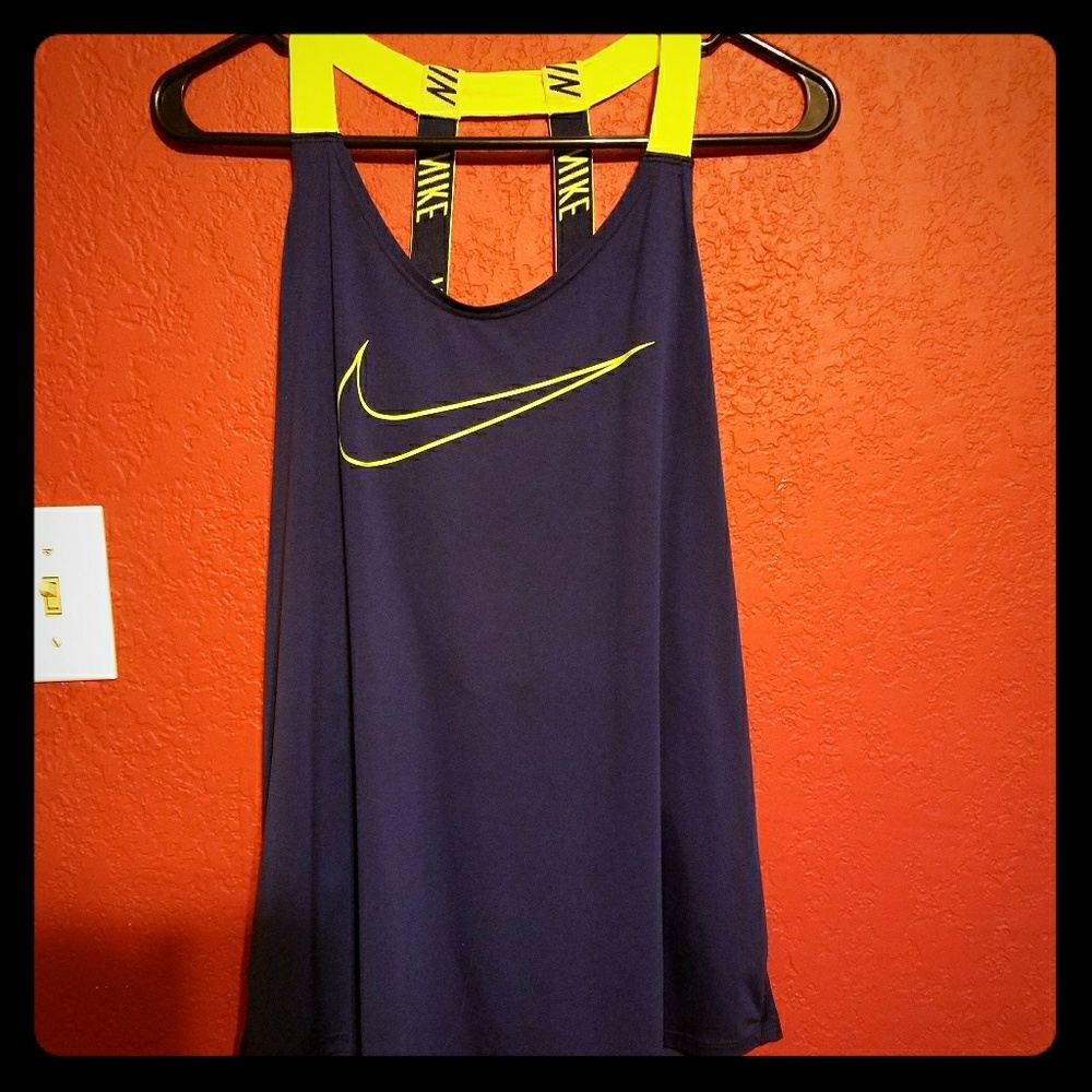 Double strap elastic Nike tank top
